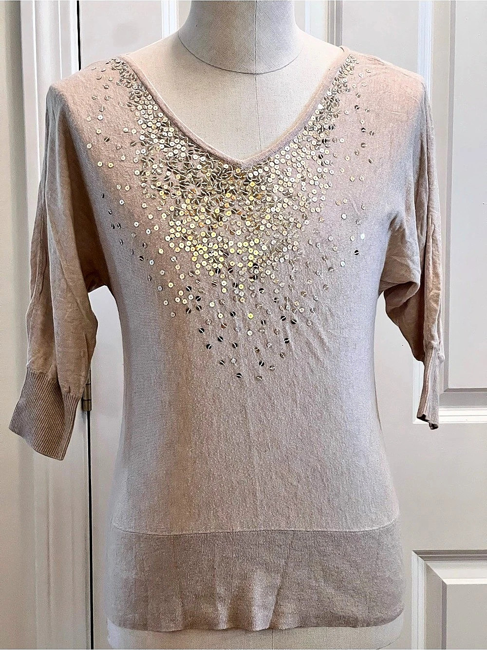 White House Black Market Sequin V-Neck Tunic in Beige Size